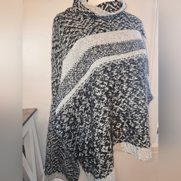 John + Jenn Oversized Mockneck Sweater Women's Size XL - Picture 6 of 11